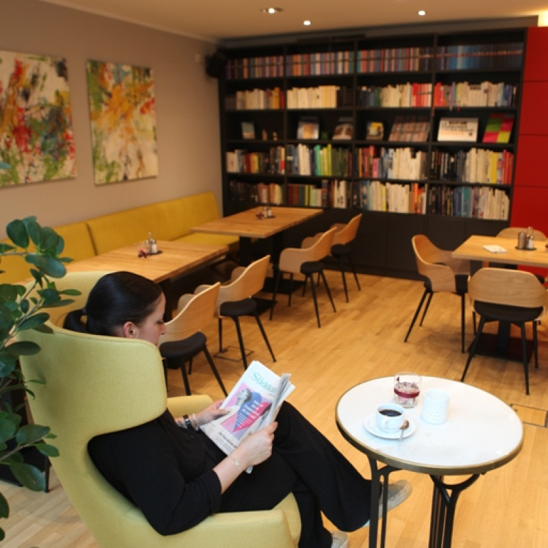 HotelamMain Bibliothek 3